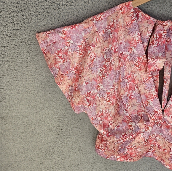 Astr The Label Womens Crop Top Sz M Tie Back Rich Satin All Over Pink Floral - Picture 2 of 10